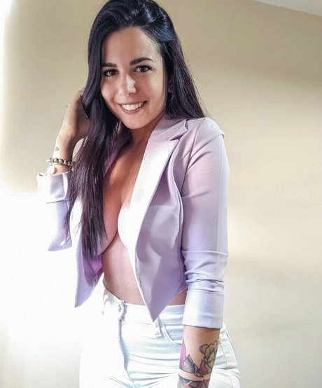 Valu Herrera arte modelo galerías