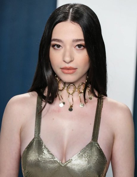 Mikey Madison nudes model photos