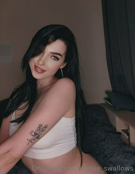 cassie swallows estrella porno erótica archivo