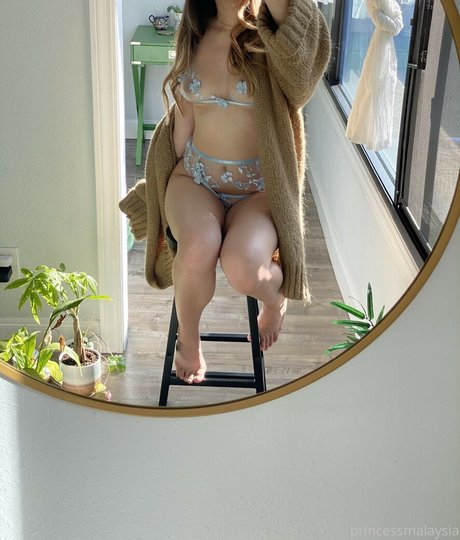 Diana Tarinova star pornographique photos