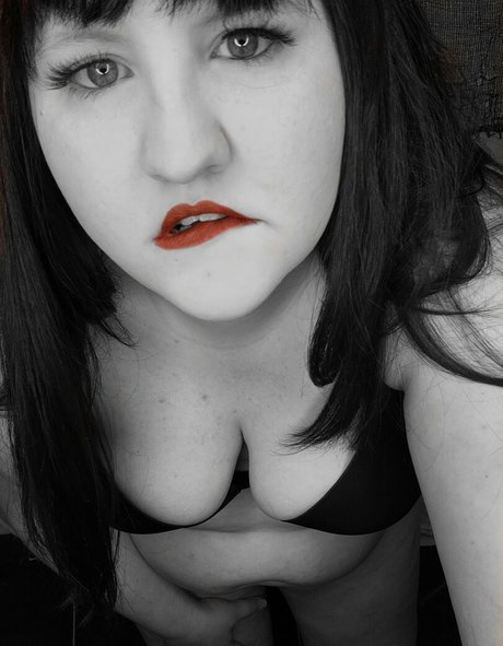 thictyphbbw actrice adulte img