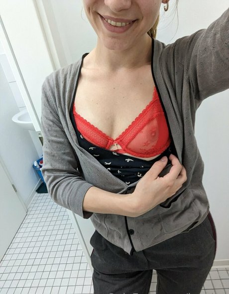 Leovina estrella desnuda galerías