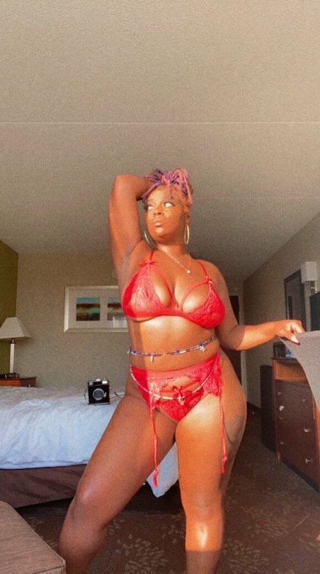 mzstrawberryhenny bonita estrella porno foto