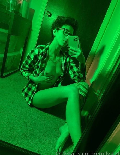 emily kat bonita estrella archivo