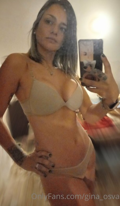 gina xxx beau modèle images