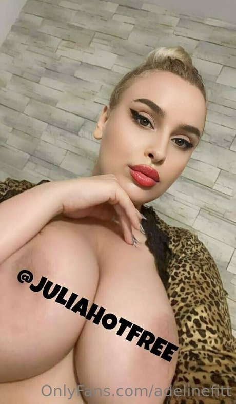 adelinefitt star érotique img