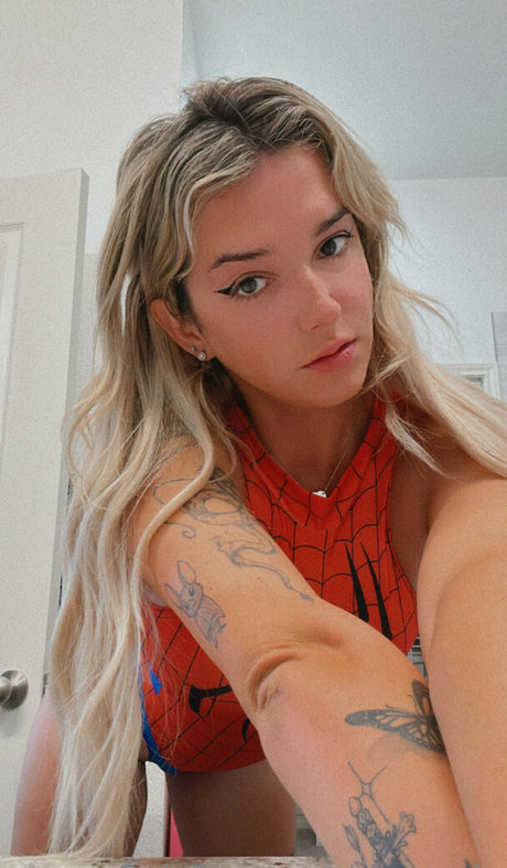 cloexrain actrice chaude galerie