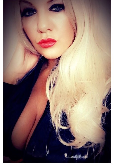 latexkittyxxx modèle sympa archive