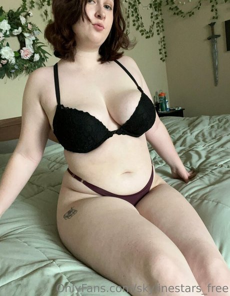 skylinestars free naked model photo