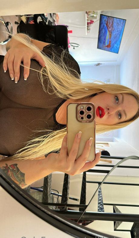 mikhelaxxx art pornstar gallery
