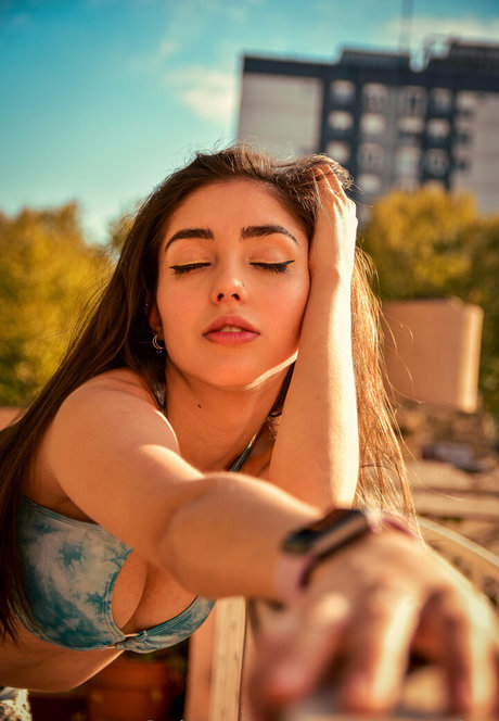 Dai Amadeo modèle chaud image