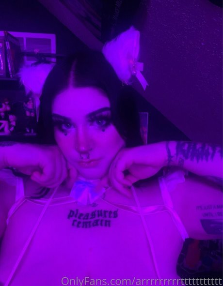 Ur E Mommy model porn image