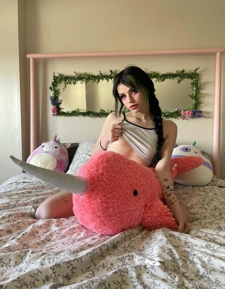 Bella Quinn modelo libre imagen