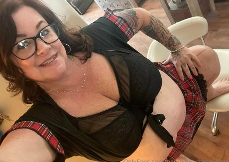 bambibouchet46ifree modelo pornografico imágenes