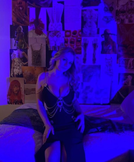 Emily V haut modèle des photos