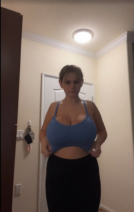 Emily V estrella hd fotos