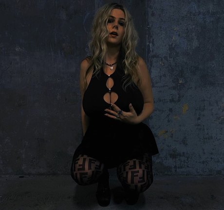 Emily V modèle parfait galerie