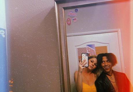 Emily V modelo de alta calidad archivo