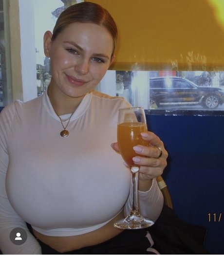 Emily V jolie étoile archive