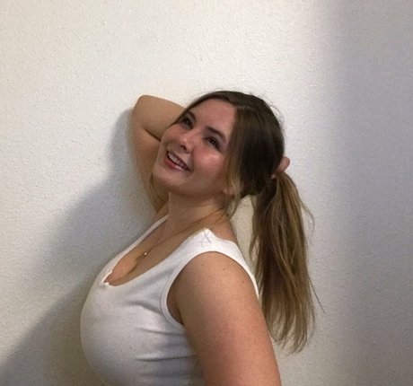 Haley E actrice de nus img