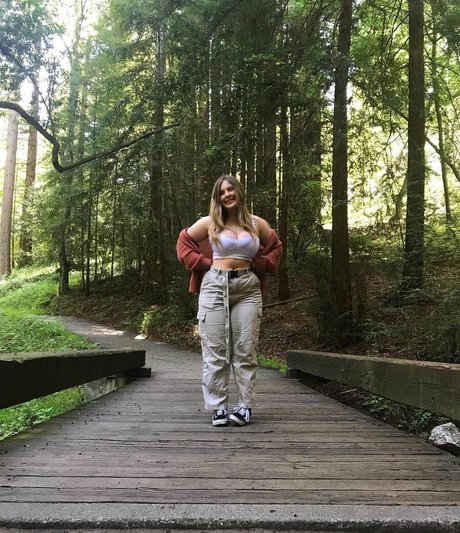 Haley E modelo erótico galerías