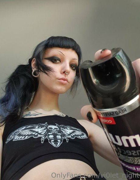 vi0let night actrice de sexe des photos