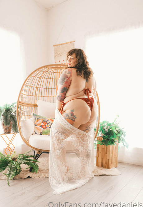 fayedaniels nice actress galleries