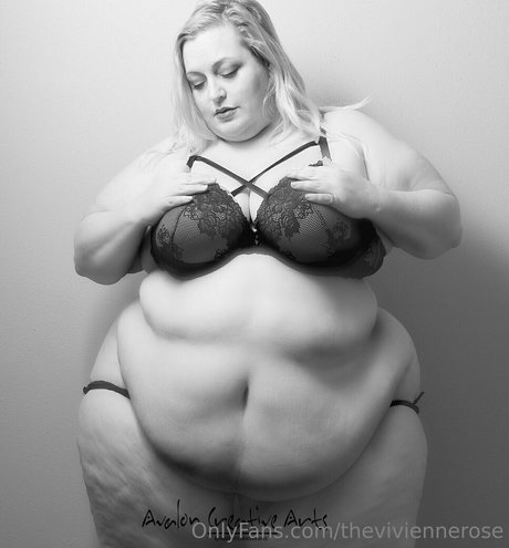 theviviennerose étoile sexy photo