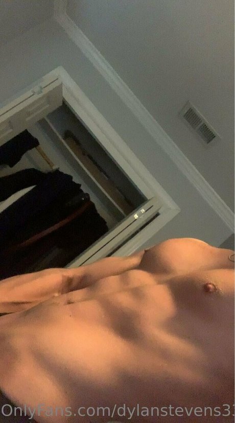 dylanstevens33 nude model image