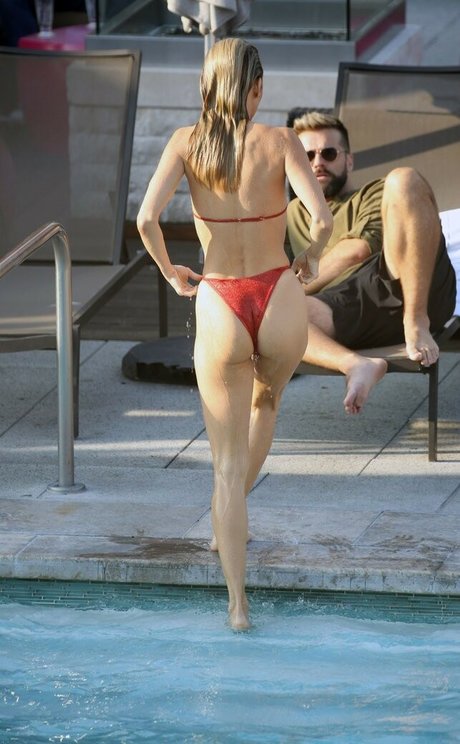 AnnaLynne McCord bonita modelo archivo