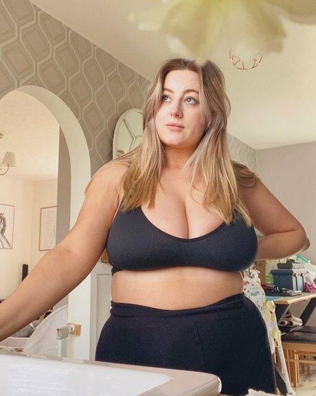 milf glasses onlyfans hot nude pic
