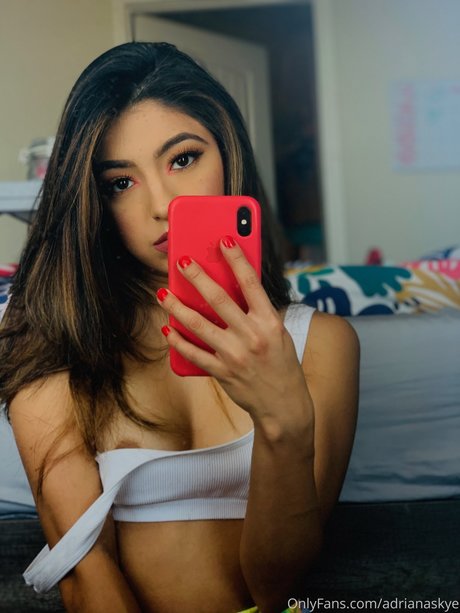 AdrianaSkye estrella porno hermosa imágenes
