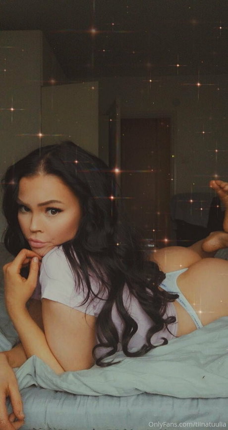 Tiina Tuulia estrella del arte foto