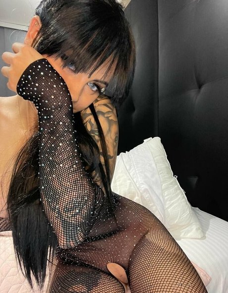 Cristalhill__ modèle magnifique des photos