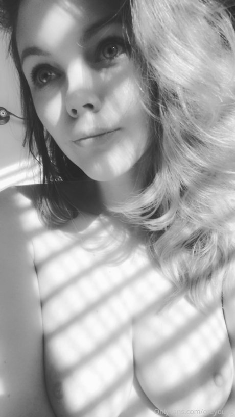 Ora Young jolie star du porno galerie