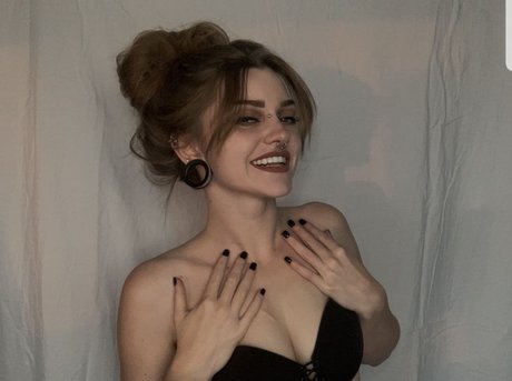 Jenna Jaxxon erotic model photo