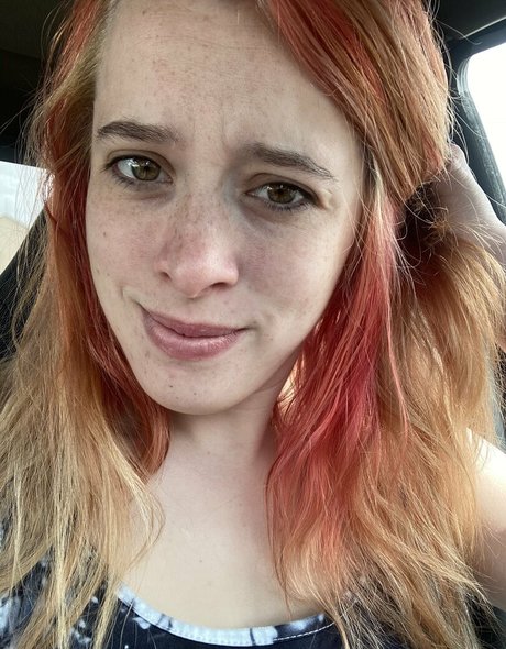 Scarlet Moon modelo agradable imagen