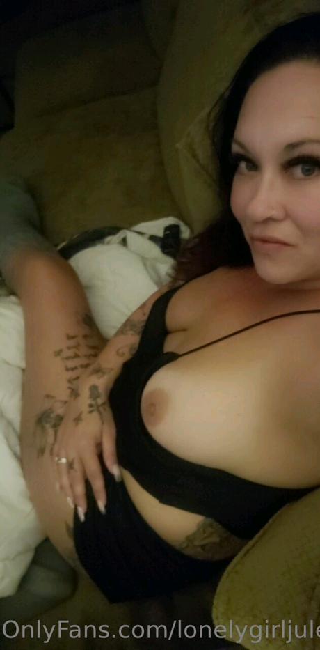 Lonelygirljules actrice pornographique galeries