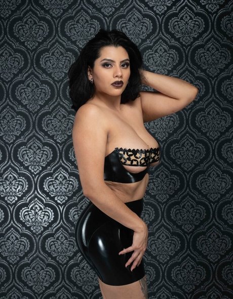 latexnai modelo de alta calidad imagen