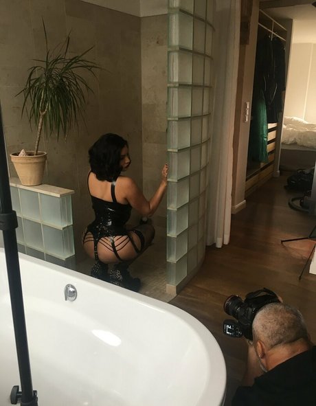 latexnai buena actriz galería