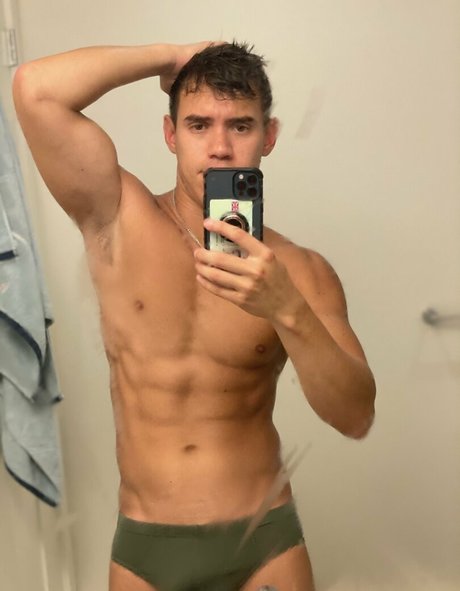 oliverhuntxxx modèle nu galerie