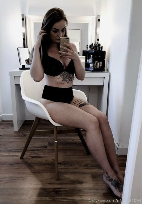 salinaqfree actrice exclusive photos