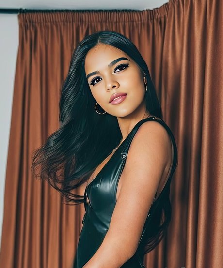 yvetteflores modèle artistique galeries