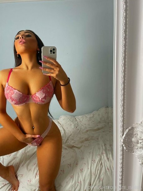 Kate Sharp star exclusive pics