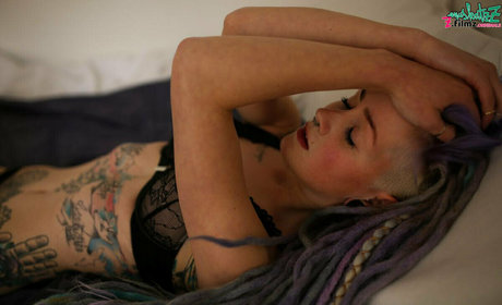 anuskatzzvip actriz atractiva fotos