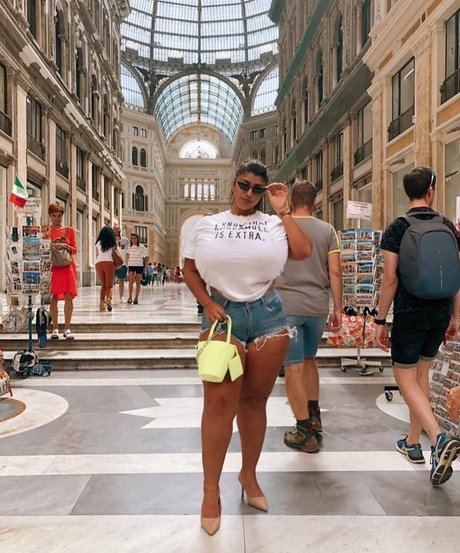 Yuval star du porno adulte galerie