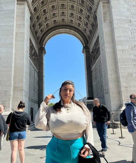 Yuval modelo superior foto