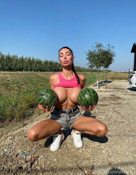 Sexy Alisa estrella adulta archivo