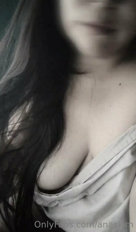 anaskim actriz caliente foto