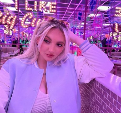 Shona Colson modèle xxx des photos